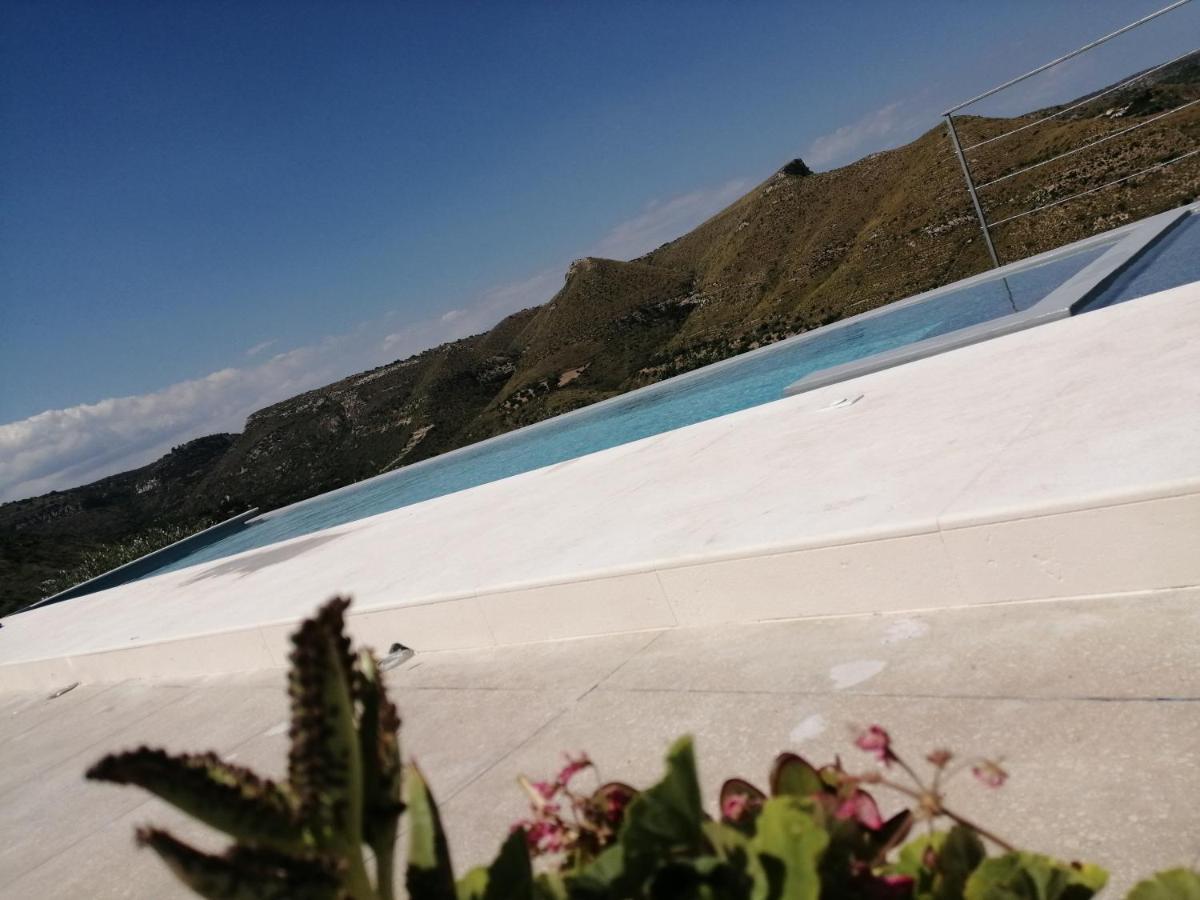 Villa Meriem Noto Bagian luar foto